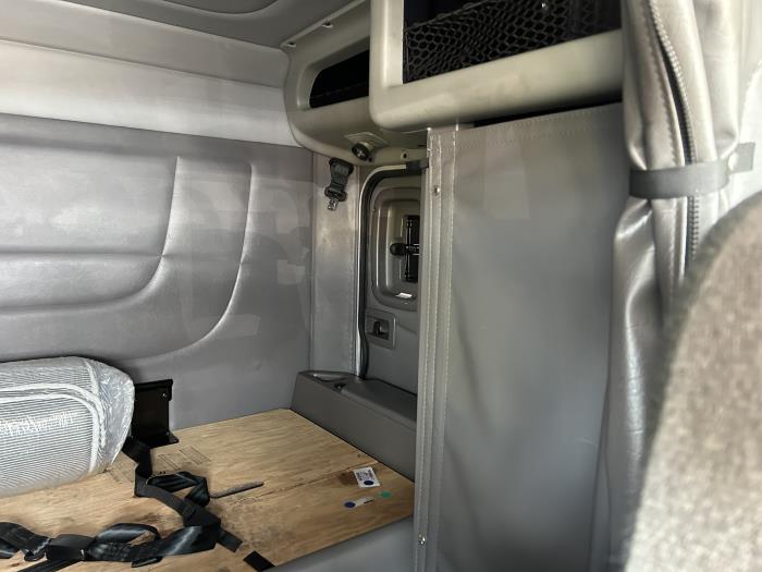 2023 Peterbilt 389-31