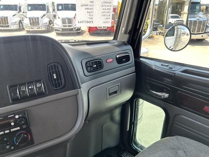 2023 Peterbilt 389-32
