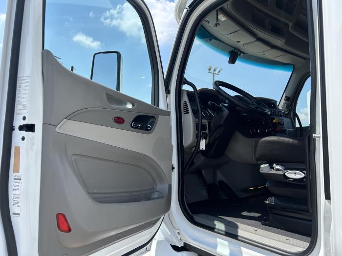 2021 Peterbilt 579-24