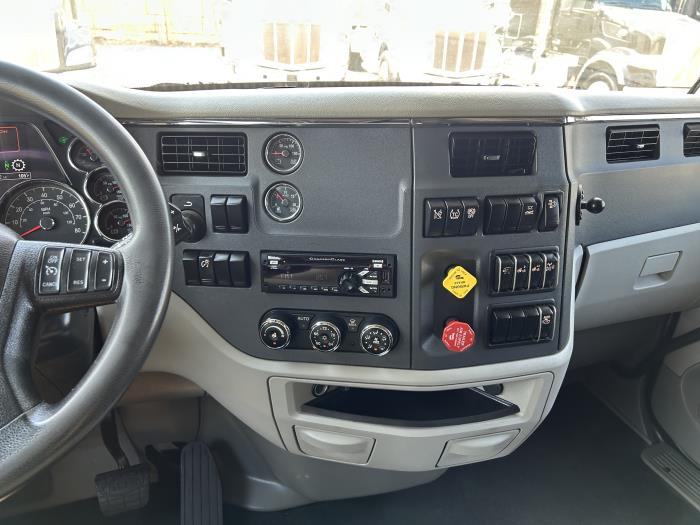 2021 Peterbilt 579-37