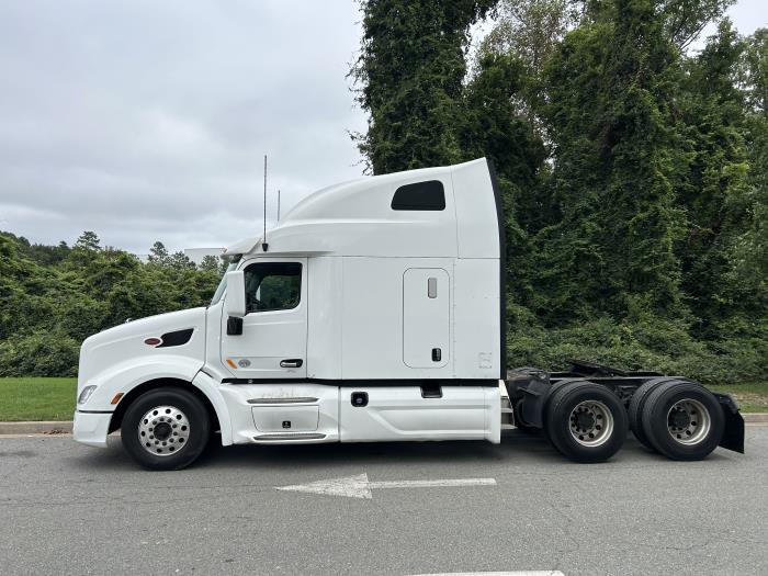 2022 Peterbilt 579-8
