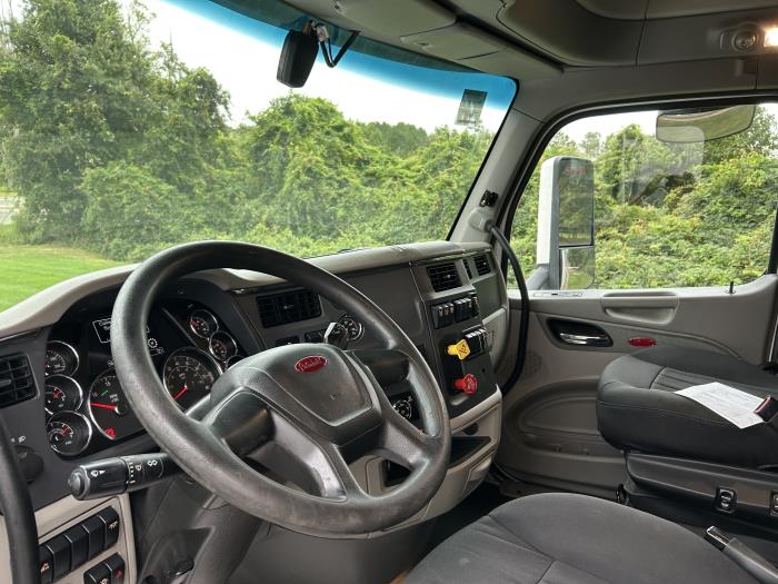 2022 Peterbilt 579-9