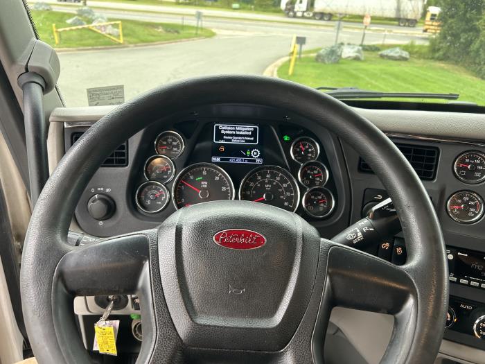 2022 Peterbilt 579-12