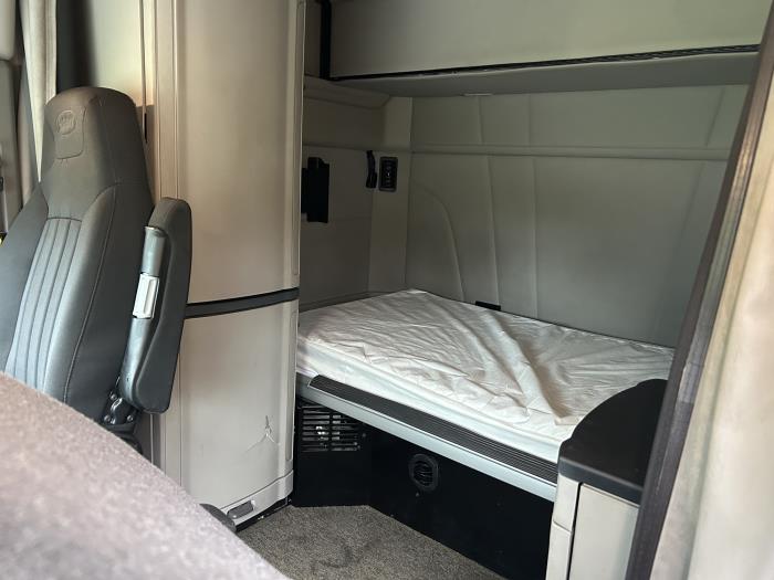 2022 Peterbilt 579-13