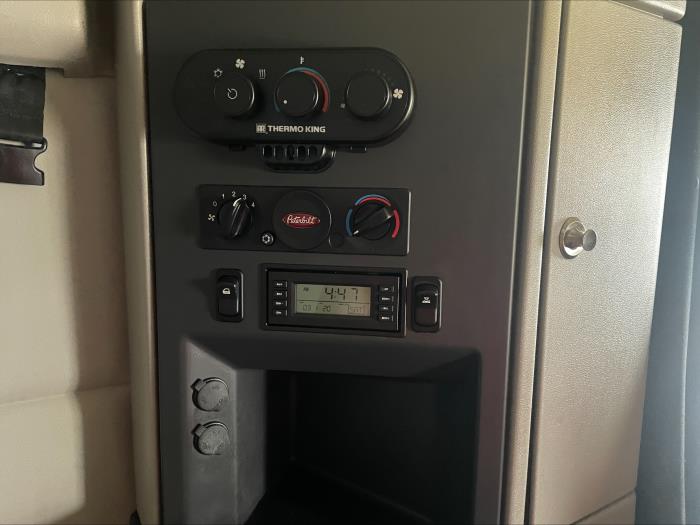 2022 Peterbilt 579-16