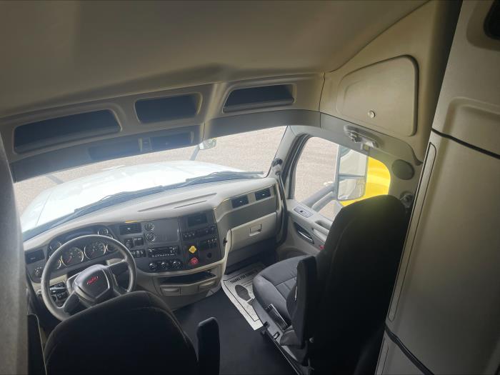 2022 Peterbilt 579-17