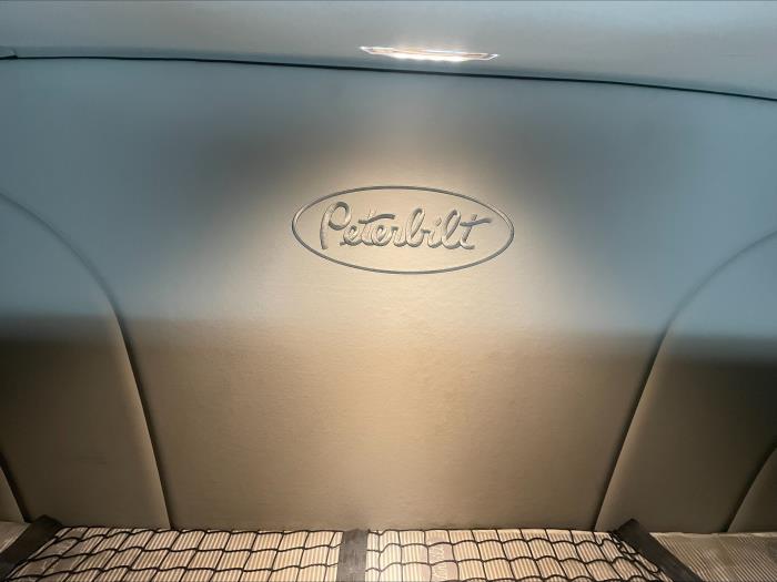 2022 Peterbilt 579-18