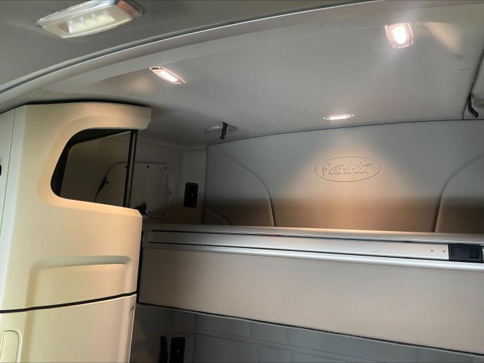2022 Peterbilt 579-24