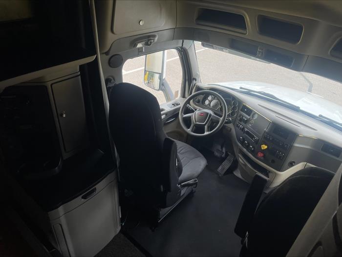 2022 Peterbilt 579-26