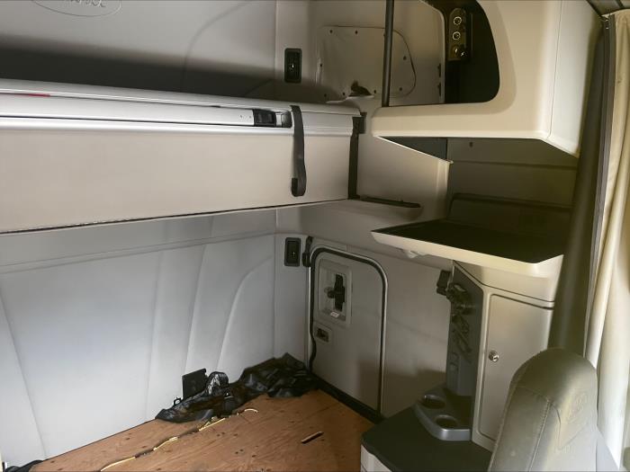 2022 Peterbilt 579-30