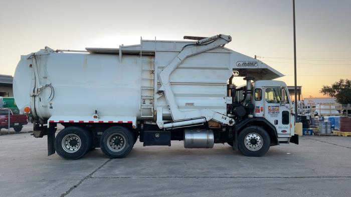 2020 Peterbilt 520-4