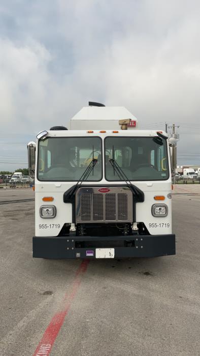 2023 Peterbilt 520-2