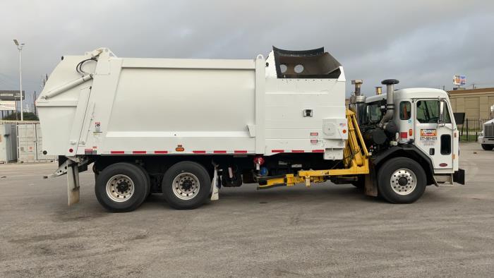 2023 Peterbilt 520-4