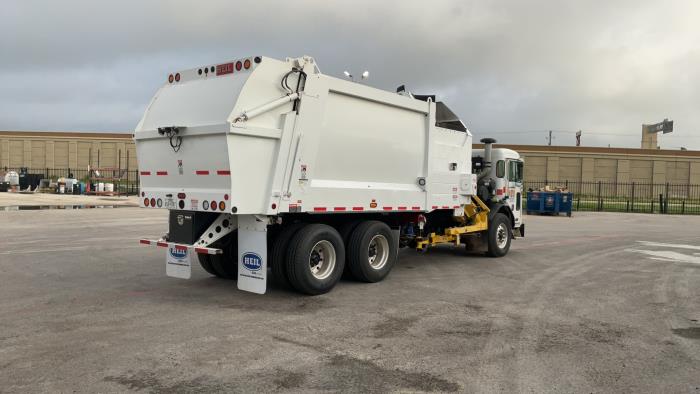 2023 Peterbilt 520-5