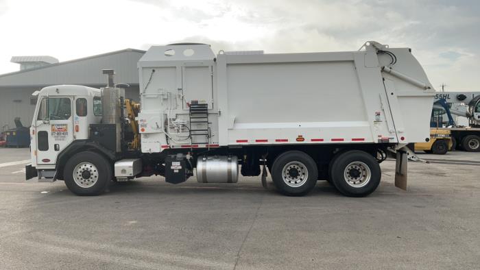 2023 Peterbilt 520-8