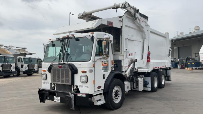 2023 Peterbilt 520-1