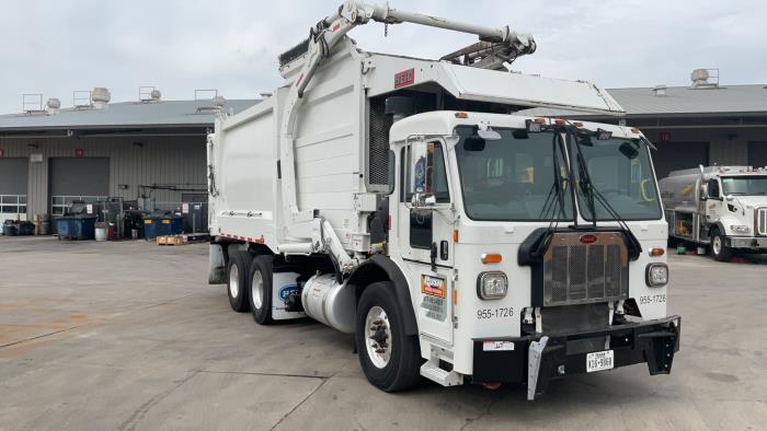 2023 Peterbilt 520-3