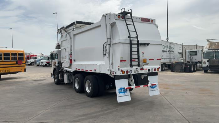 2023 Peterbilt 520-7