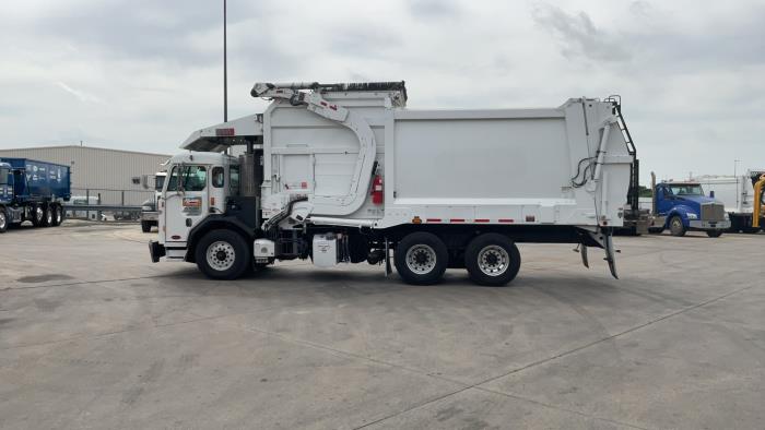 2023 Peterbilt 520-8