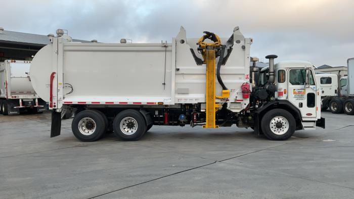 2024 Peterbilt 520-4