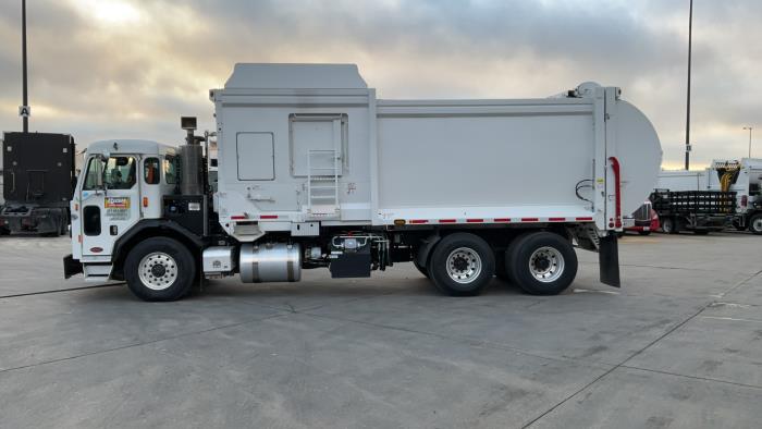 2025 Peterbilt 520-8