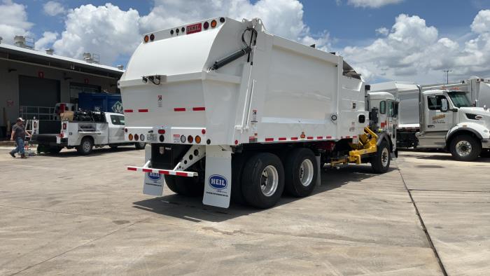 2025 Peterbilt 520-5