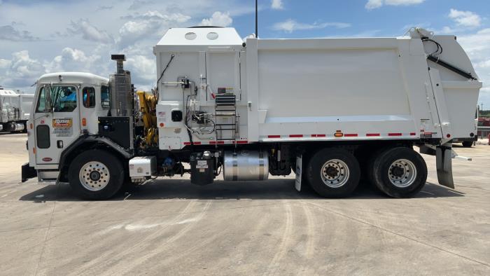 2025 Peterbilt 520-8