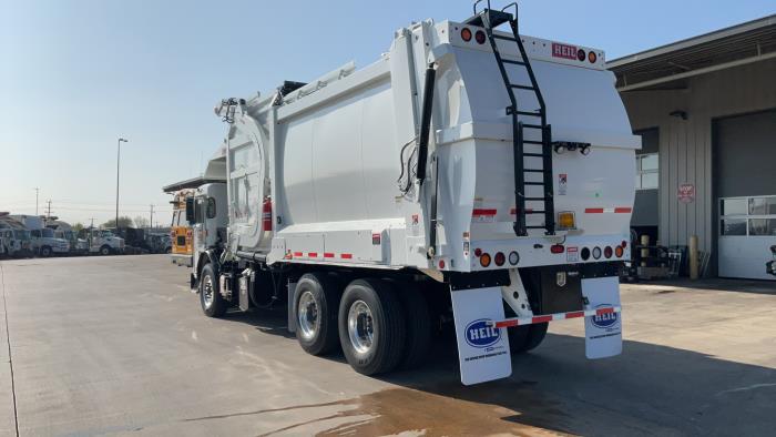 2025 Peterbilt 520-7