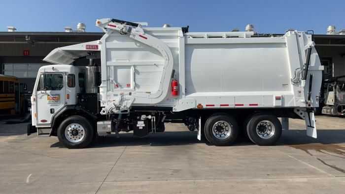 2025 Peterbilt 520-8