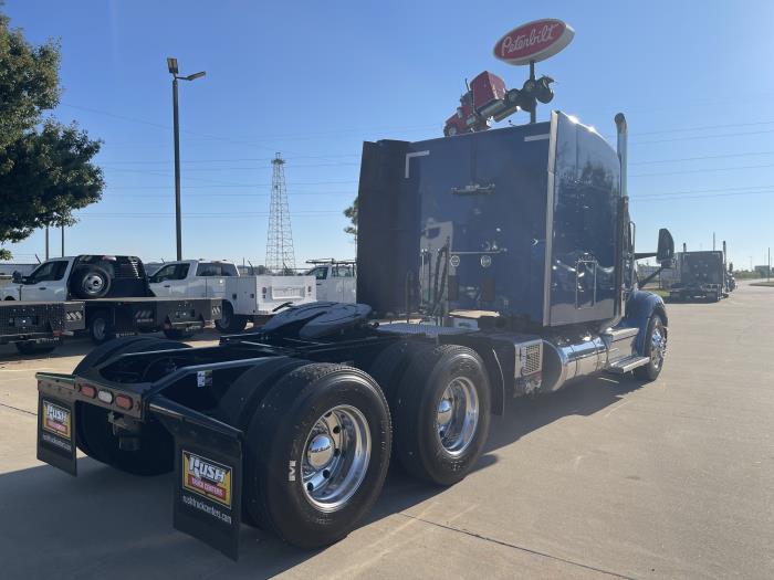 2023 Peterbilt 579-9