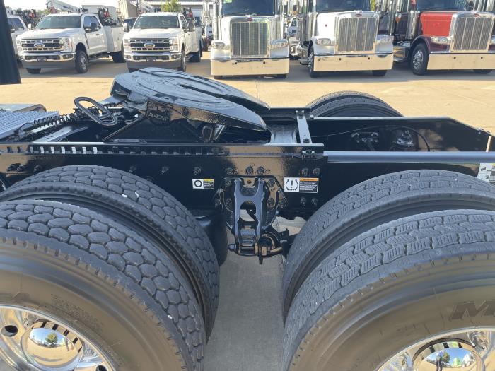2023 Peterbilt 579-12