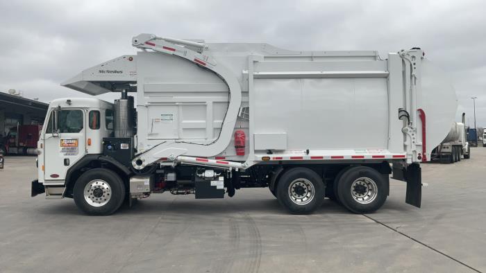 2025 Peterbilt 520-8