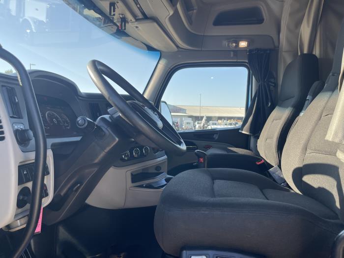 2023 Peterbilt 579-16