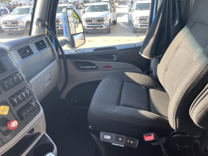 2023 Peterbilt 579-17