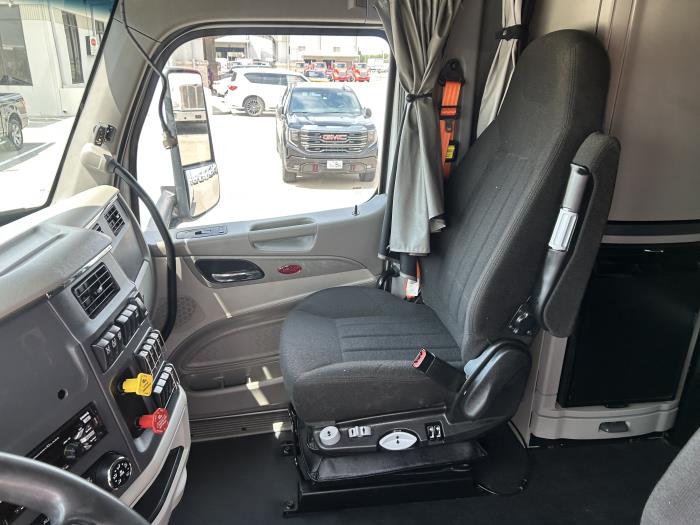 2021 Peterbilt 579-25