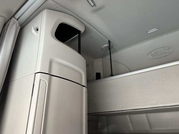 2021 Peterbilt 579-28