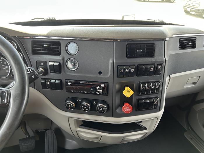 2021 Peterbilt 579-36