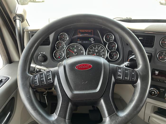2021 Peterbilt 579-37