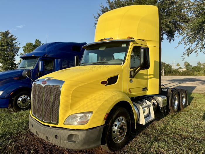 2021 Peterbilt 579 photo 2