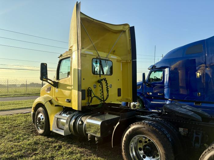 2021 Peterbilt 579 photo 4