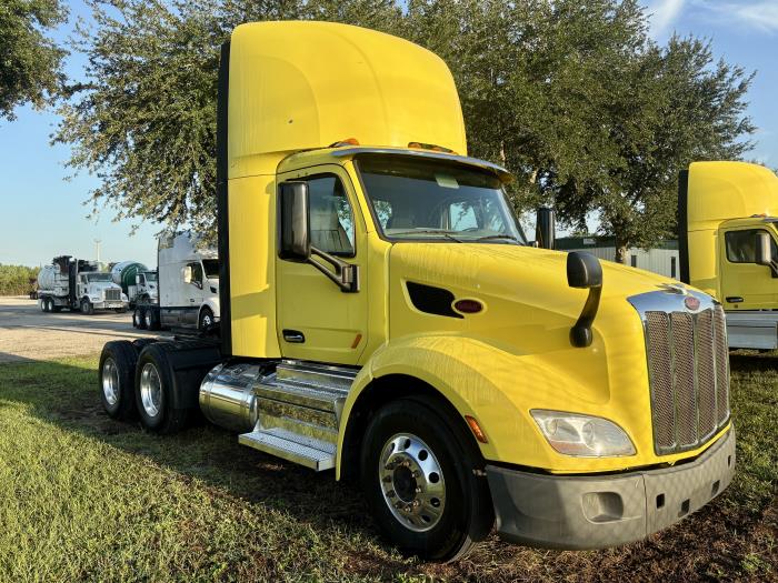 2021 Peterbilt 579-8