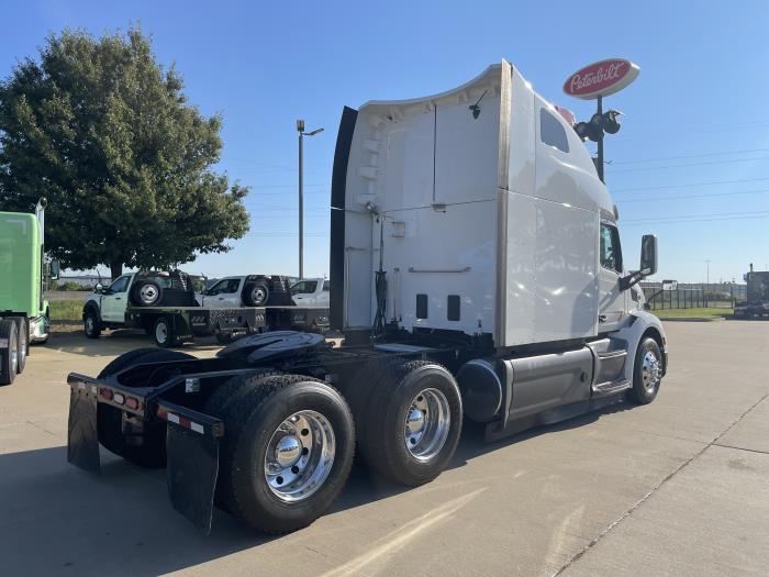 2021 Peterbilt 579-8