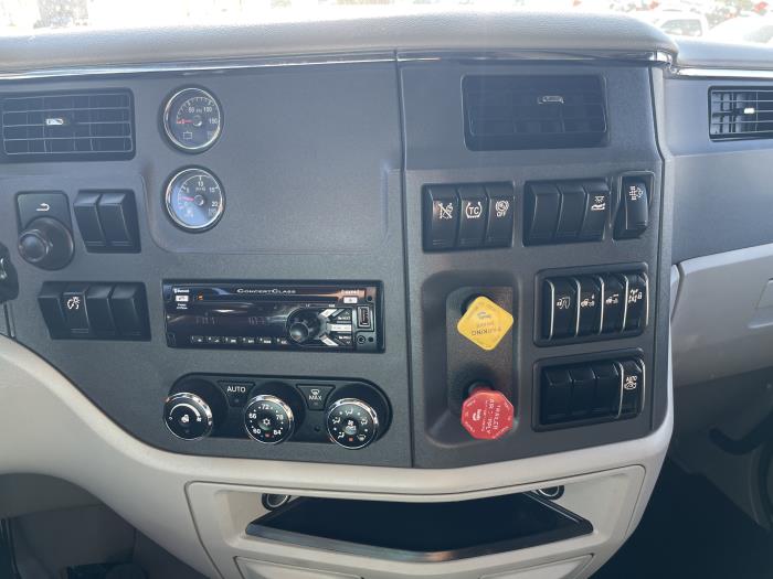 2021 Peterbilt 579-17