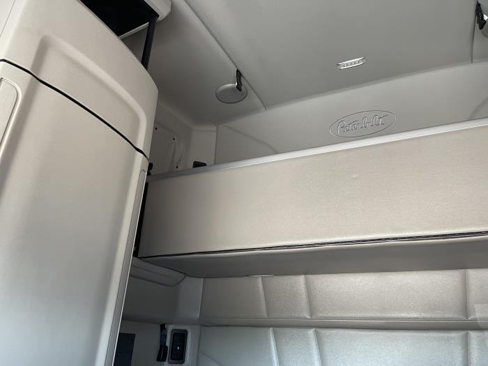 2021 Peterbilt 579-26