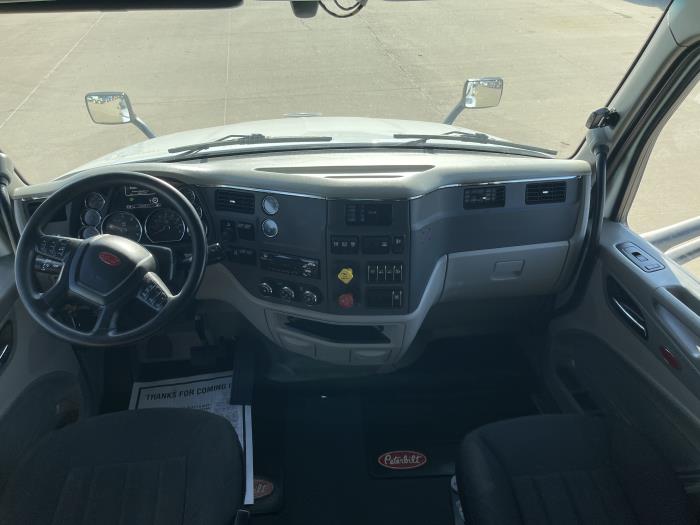 2021 Peterbilt 579-27