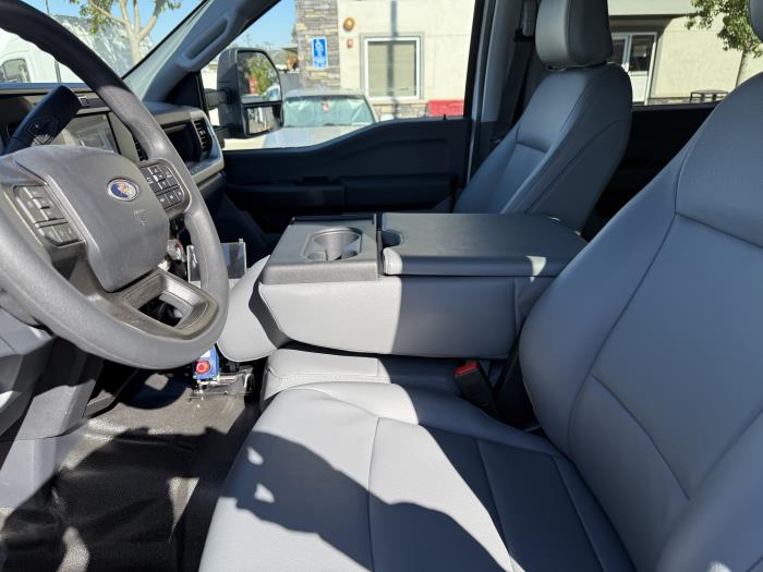 2025 Ford F-550-32