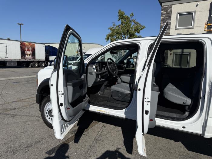 2025 Ford F-550-28