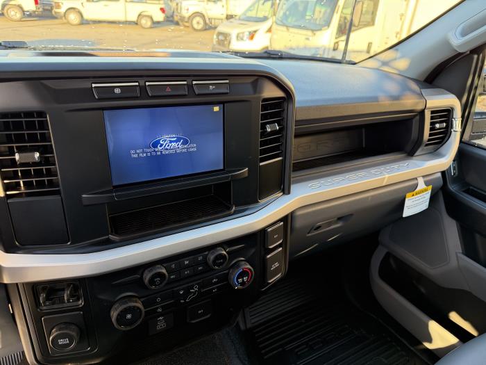 2025 Ford F-550-13