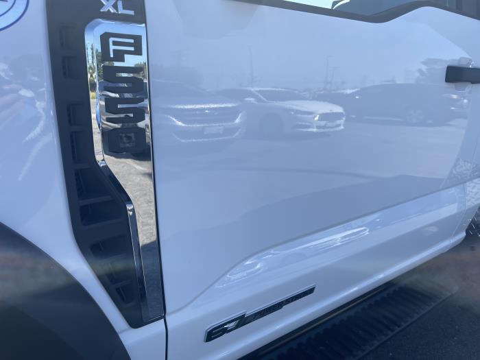 2025 Ford F-550-26