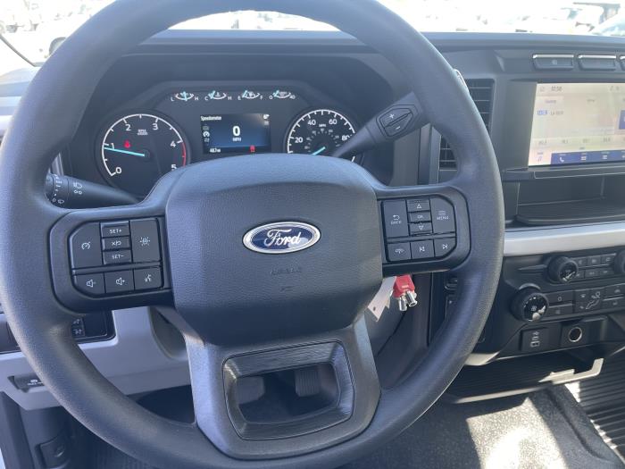2025 Ford F-550-37